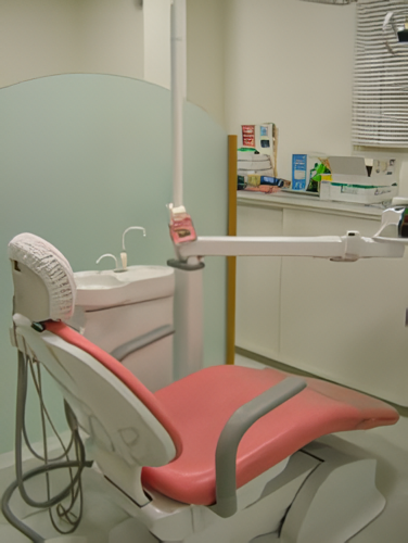 ①外観②待合室③診療スペース