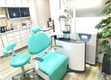 ①クリニック外観②診療室③キッズスペース