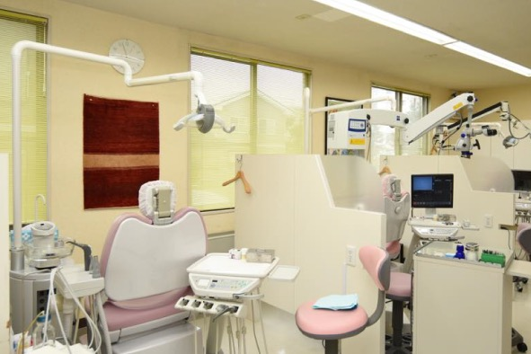 ①外観②診療室③歯科顕微鏡