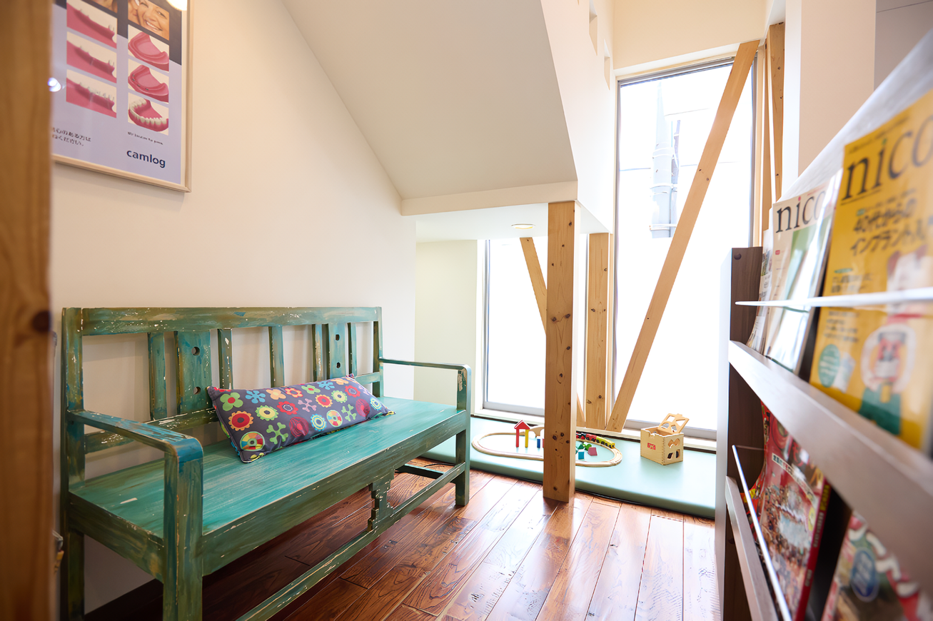 ①外観②受付③待合室