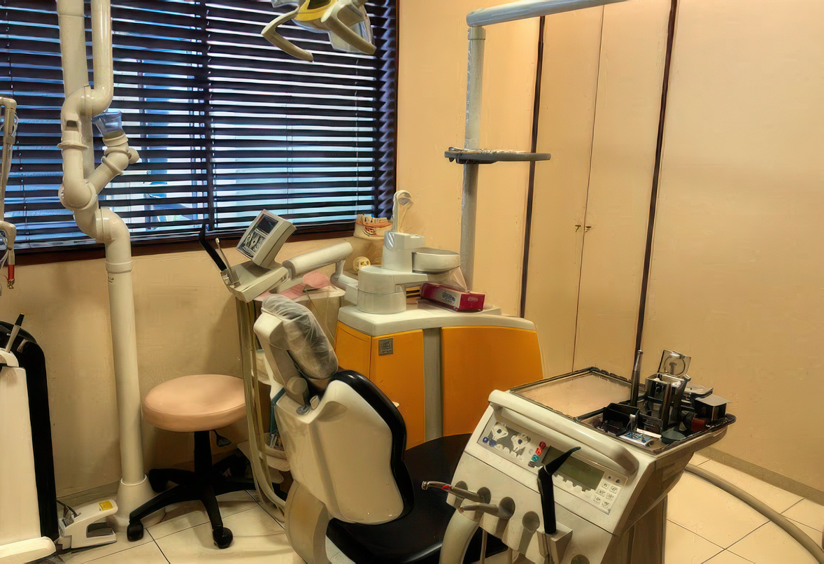 ①外観②受付③診療室