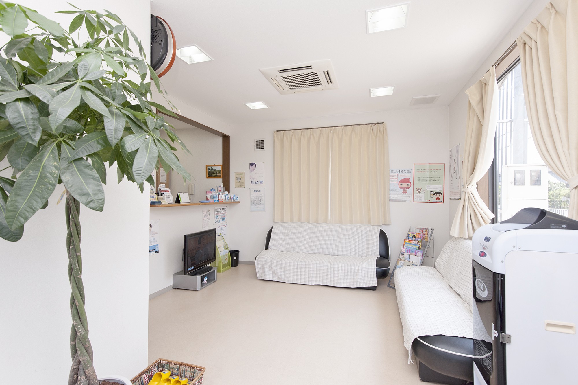 ①医院入口②診療室③待合室