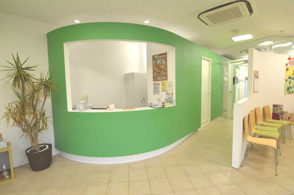 【年中無休・JR内房線 君津駅より徒歩3分】多彩な治療とキッズクラブで地域に寄り添う君津グリーン歯科医院