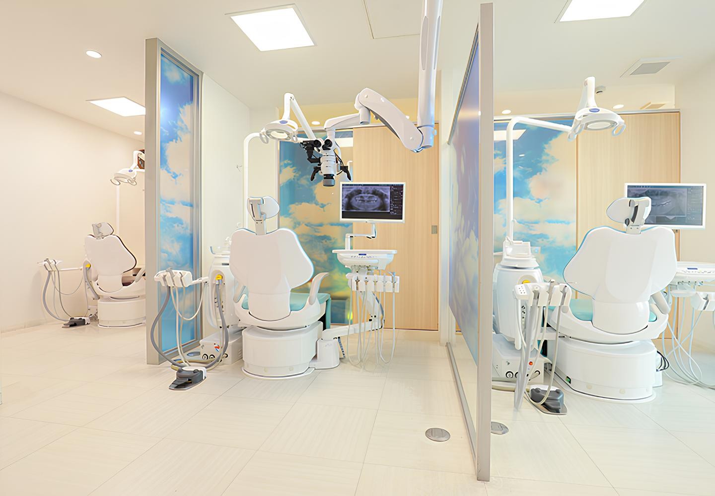 ①外観②受付③診療室