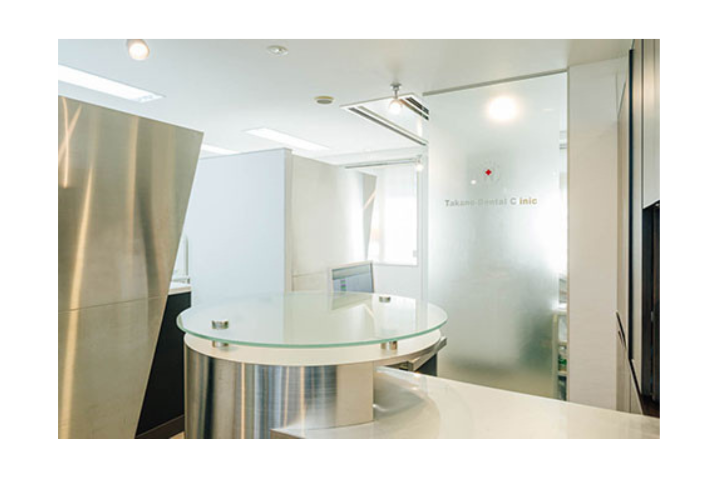 ①医院外観②受付③待合室