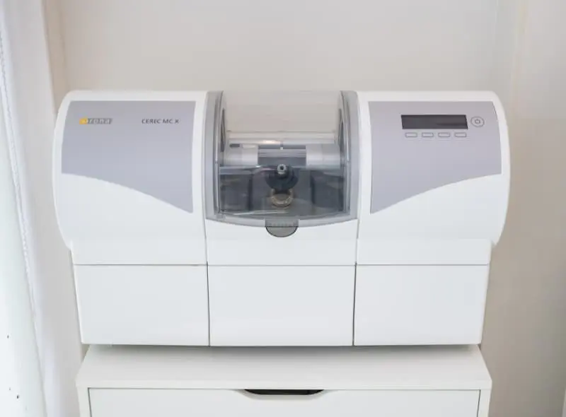 自然で美しい口元を目指す審美治療にも対応