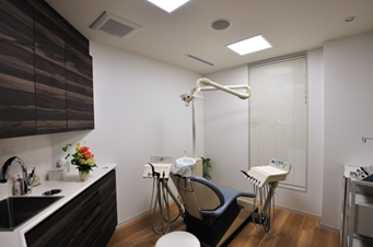 ①完全個室診療室②待合スペース③リフレクソロジースペース