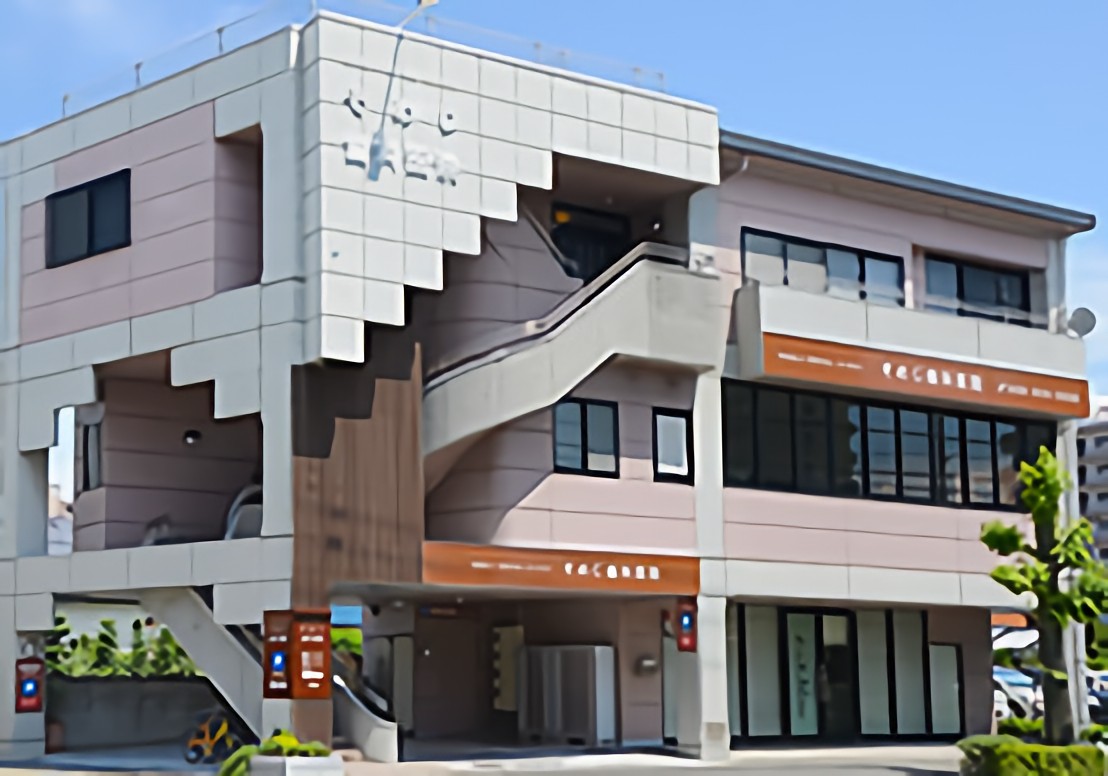 ①クリニック外観　②受付　③カウンセリング室