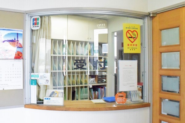 ①医院外観②受付③待合室