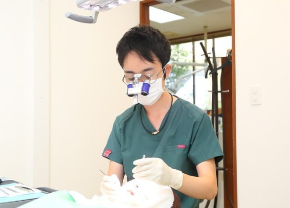 虫歯治療において「コンポジットレジン」というプラスチックの素材を使用した治療に対応しています。