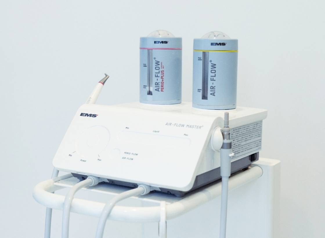エアフローという歯や歯茎の汚れを落とす機器です