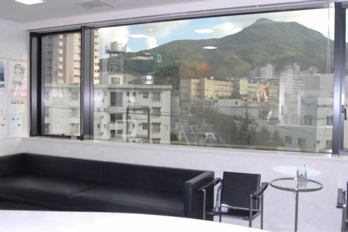 ①玄関②待合室③診察室