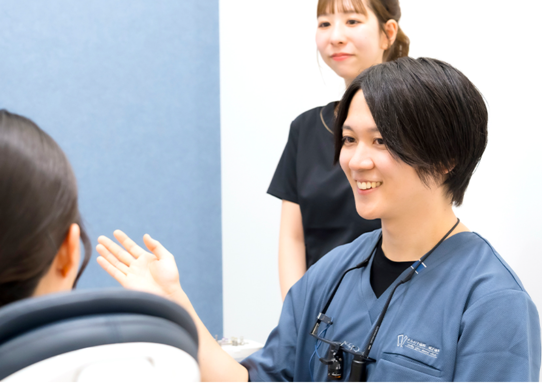 ①診療風景　②受付　③待合室