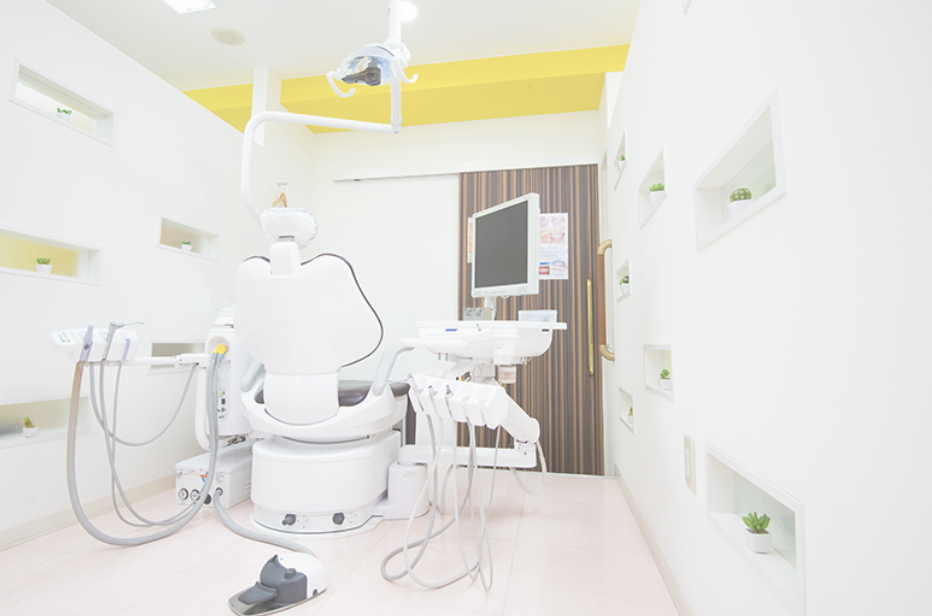 ①医院外観 ②③院内風景