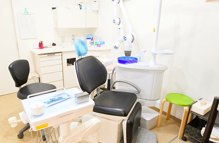 48年の経験を活かした入れ歯治療で快適な食事と笑顔をサポート