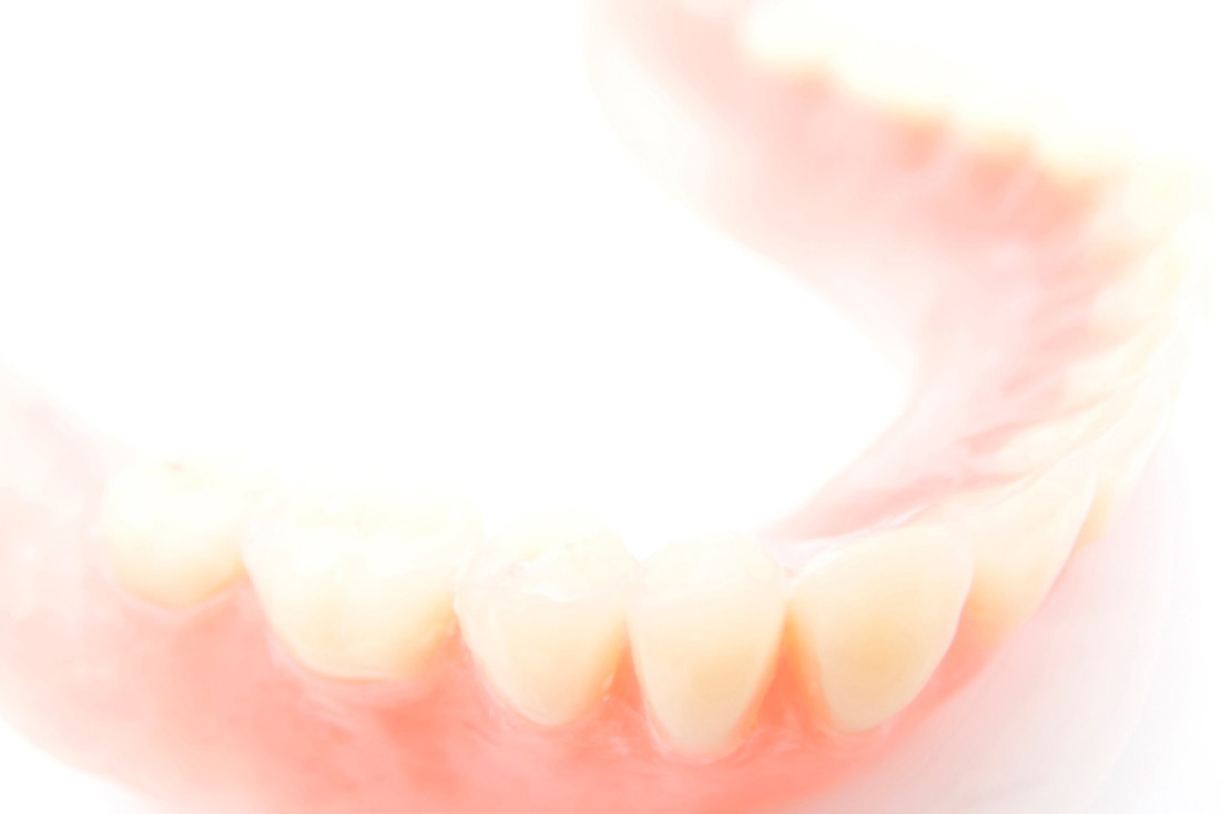 お口の状態や噛み合わせを丁寧に確認しながら、一人ひとりに合った設計を行っています