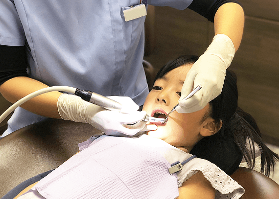 保護者の方と協力しながら、お子様が自分のお口に関心を持ち、進んで健康を守れるようサポートしています。