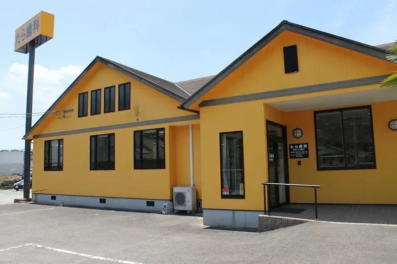 ①医院外観②受付③待合室