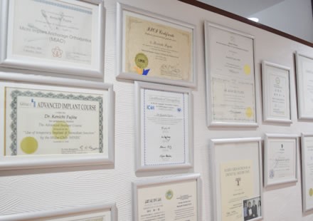 見た目と快適さに配慮した矯正治療で自然な口元を実現