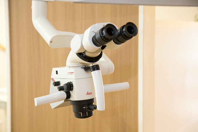 マイクロスコープ（歯科用顕微鏡）