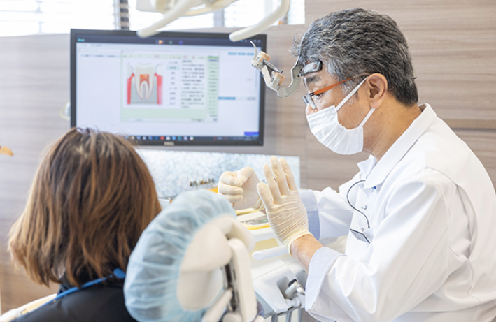 歯周病治療説明の様子