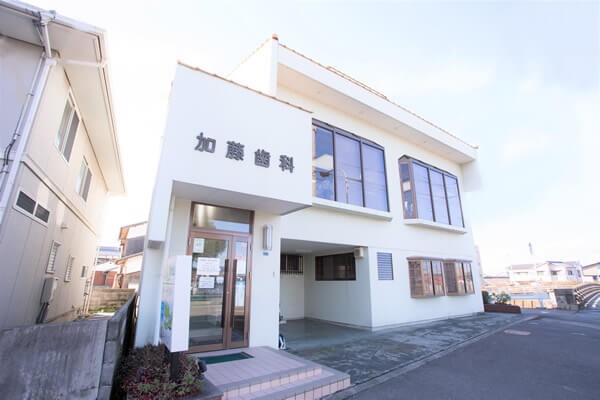 ①外観②受付③待合室