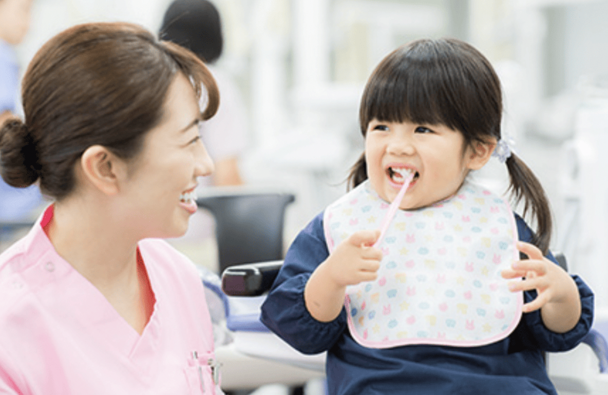 小児歯科専門医や小児治療に経験豊富なスタッフによる診療を行います