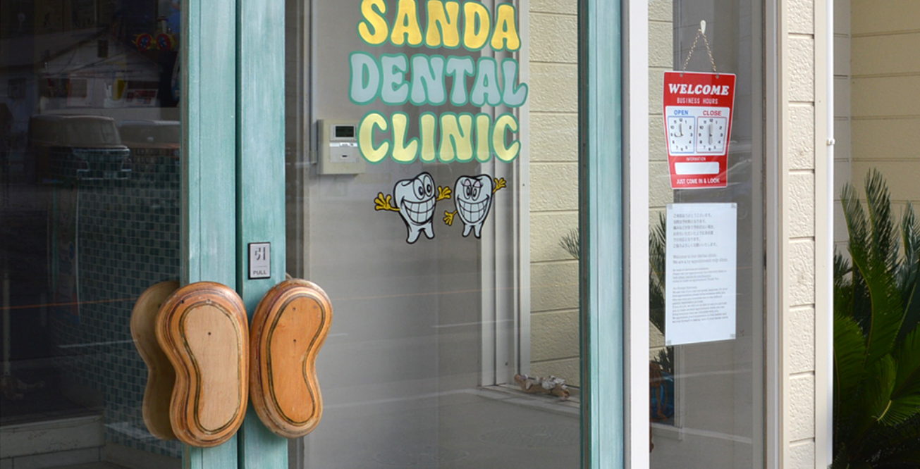 ①クリニック外観②受付