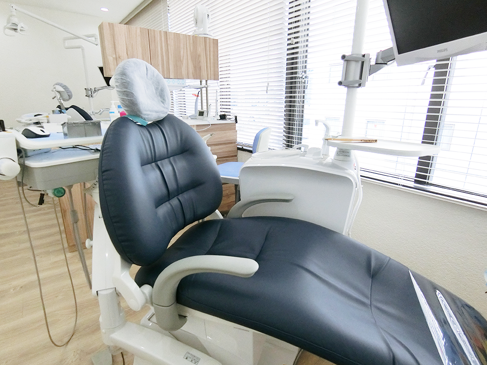 歯の色や形、詰め物や被せ物の見た目を整えるための選択肢が丁寧に提示され、納得のいく治療が進められています