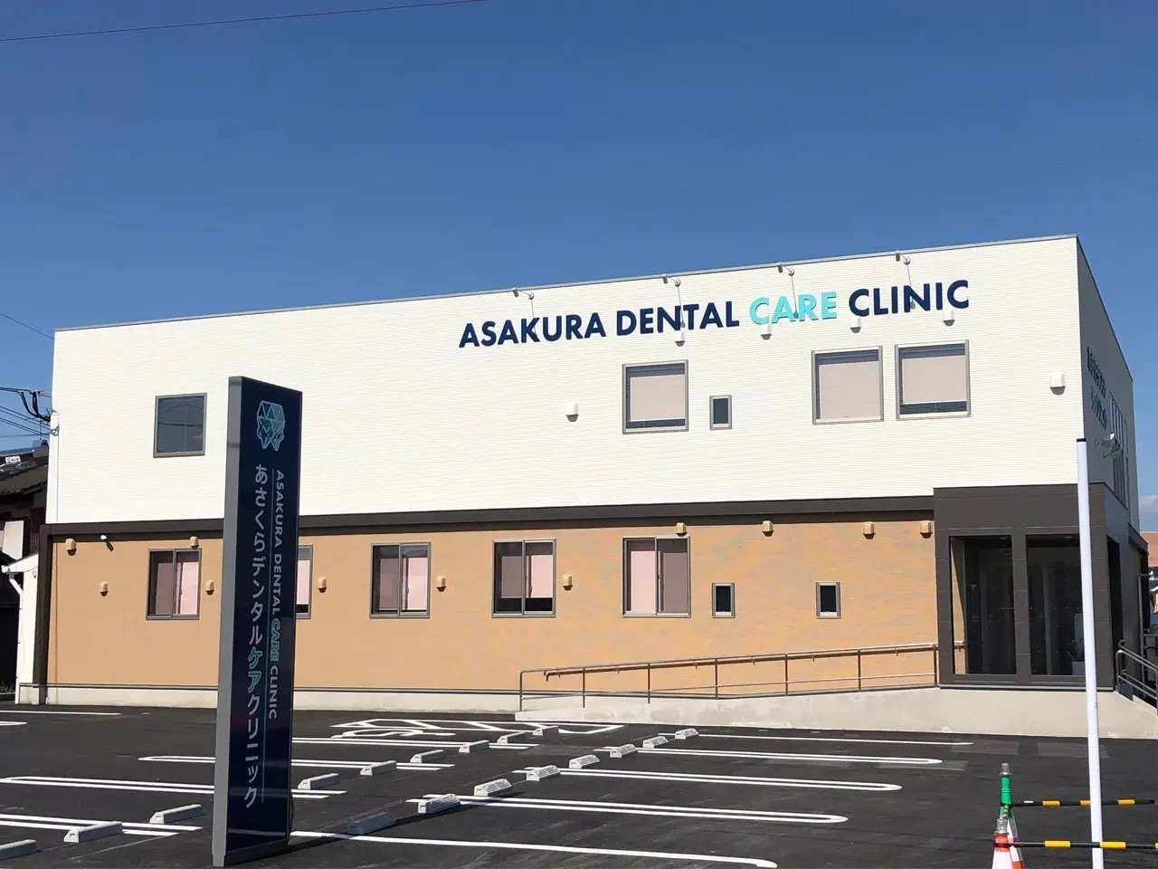 ①外観②受付③診療台