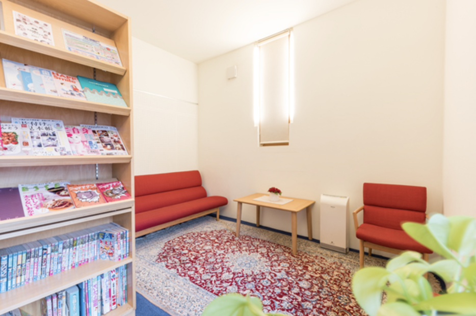 ①お子様のかみ合わせチェックから、大人の目立たない矯正まで ②③院内風景