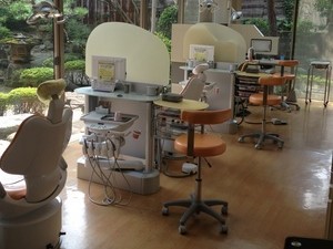 ①外観②待合室③診察室