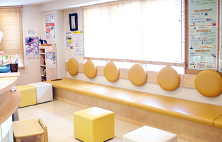 【上安駅徒歩3分】歯周病専門医が在籍し予防にも注力する土井ファミリー歯科