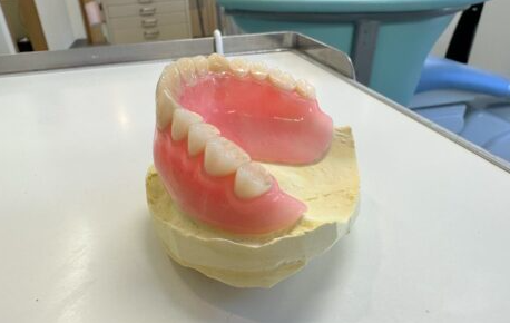 歯科医師と十分に相談し、適切な義歯を選ぶことで、より快適で健康的な生活を送ることができます。