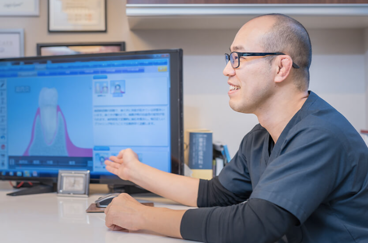 インプラント治療説明の様子