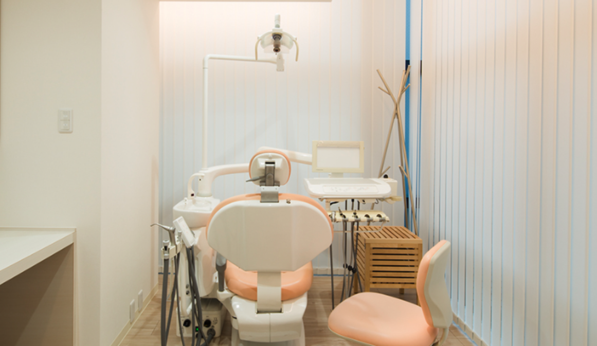 【表参道駅から徒歩0分】選べる治療法で痛みも軽減するさいた歯科クリニック