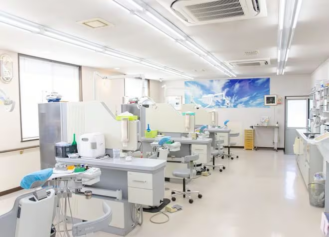 【呉駅からバスで3分】補綴治療と訪問診療に対応する朝原デンタルクリニック