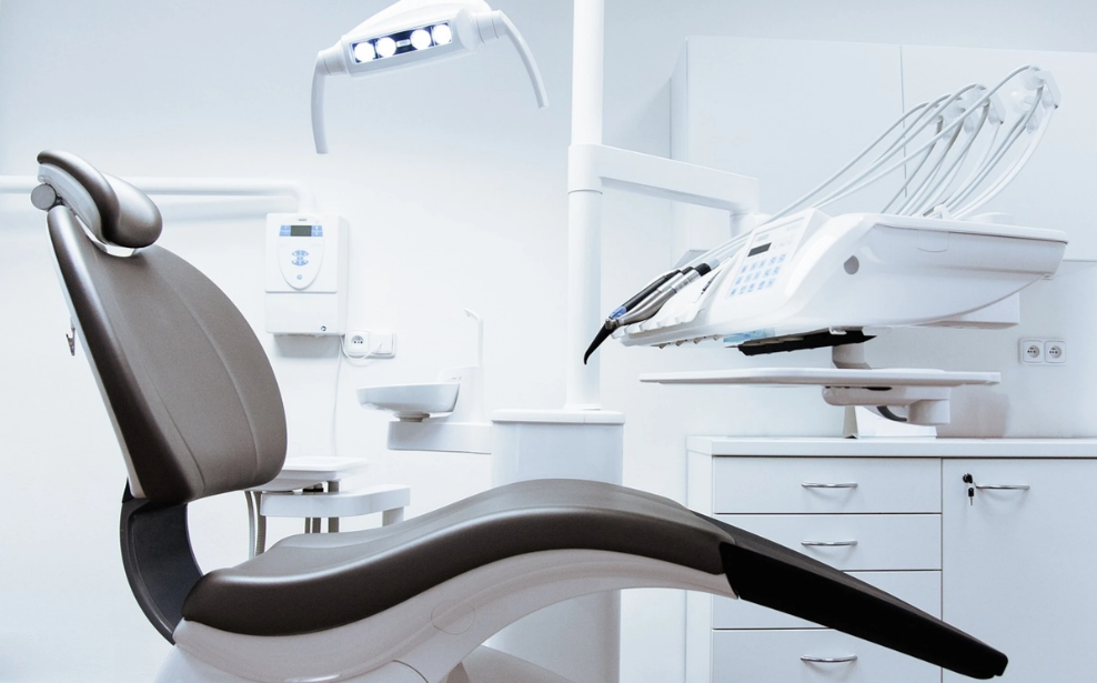 ①外観②診療室③ユニット