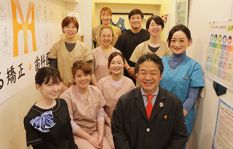 ①外観②診療室③みはる矯正・歯科医院のスタッフ