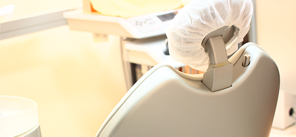 顎から音が鳴る方は顎関節症の疑いがあります