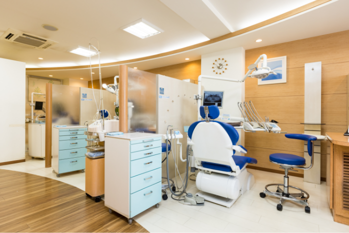 ①外観②受付③診察室