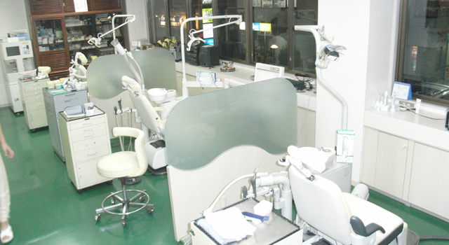 ①外観②診療室１③診療室２