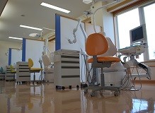 開放感のある配置の診療室