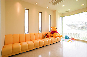 【長岡天神駅 東口から徒歩で1分】地域の予防歯科を担う小倉歯科クリニック