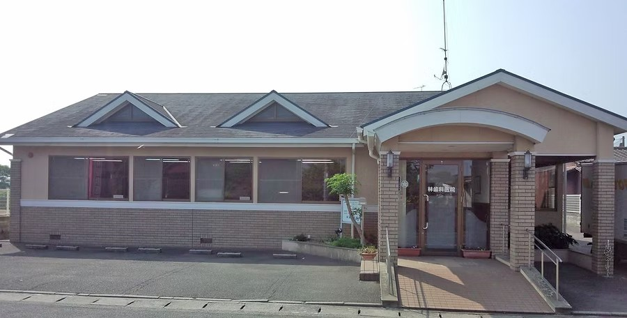 ①外観②待合室③受付