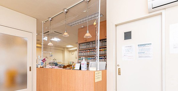 ①受付②待合室③診療室