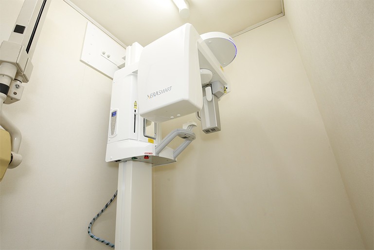 レントゲンにより歯の内部の状態を詳しく調べます