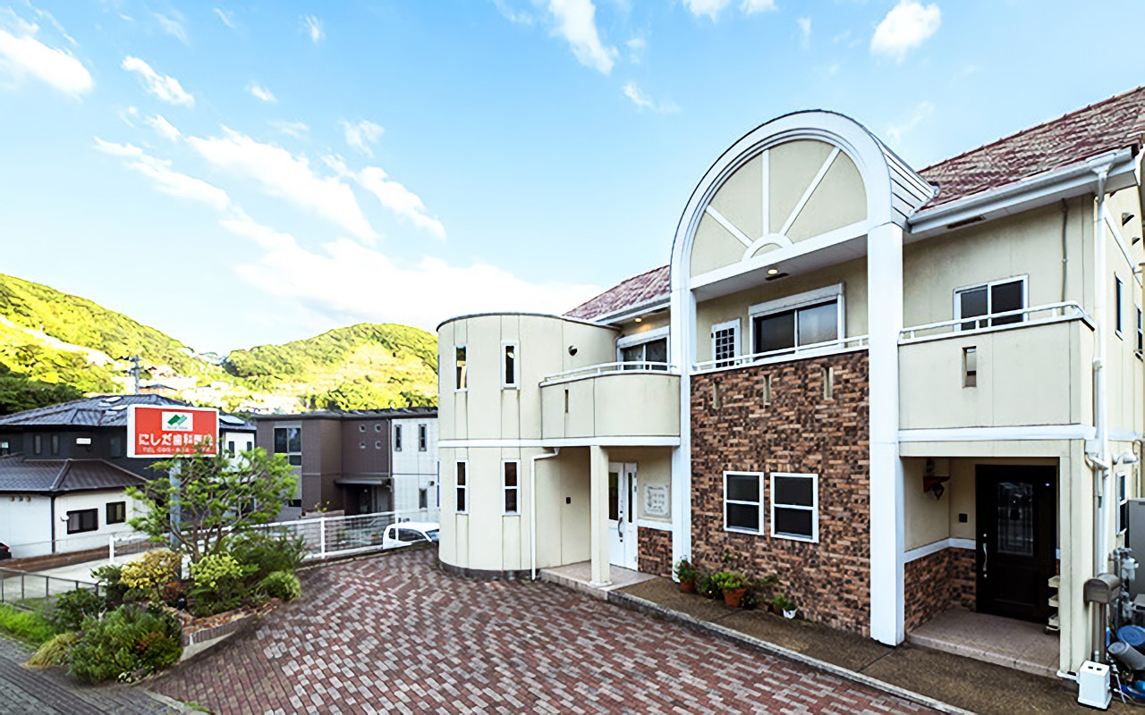 ①医院外観②待合室③ユニット