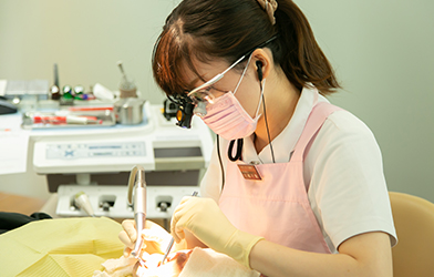 担当の歯科衛生士が丁寧にケアを行います