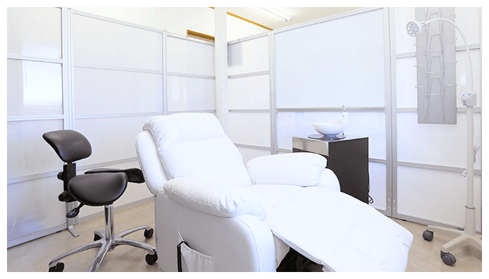 ホワイトニングやエイジングケアも、周囲を気にせず相談できる空間